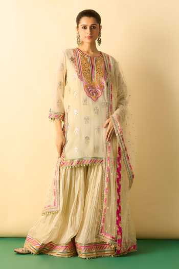 Gopi Vaid Juie Embroidered Kurta Set 