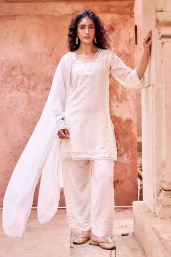 Karaj Jaipur Off White Mul Cotton Suit Set 