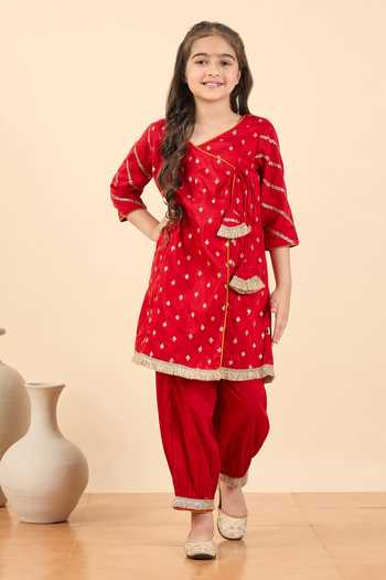 StyloBug Embroidered Side Tie-Up Kurta & Pant Set 