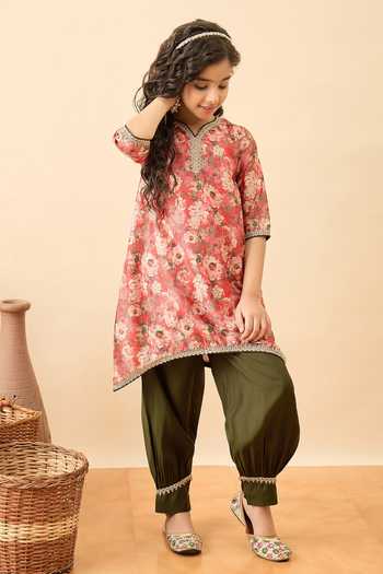 StyloBug Floral Pattern Kurta & Pant Set 