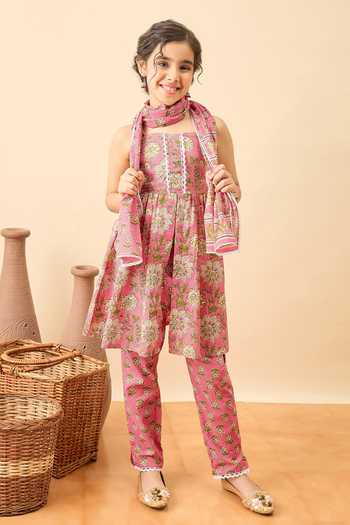 StyloBug Floral Pattern Kurta Set 