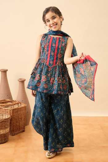 StyloBug Floral Print Kurta Set 