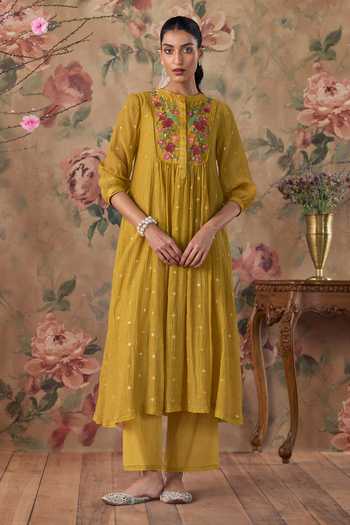 Kritika Dawar Aayra Hand Embroidered Kurta Set 