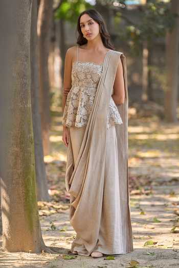 Dash And Dot Pleated Pre-Draped Saree 