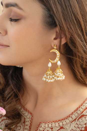 Do Taara Pearls Embellished Jhumka Earrings 