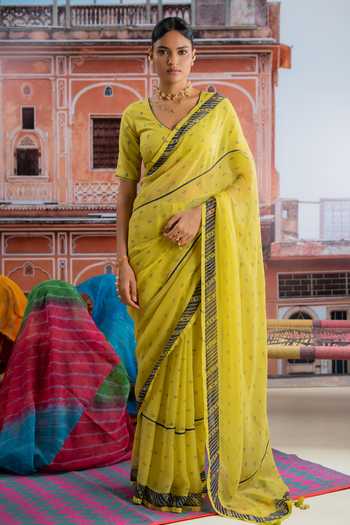 BAISE GABA Hariyali Polka Dot Print Saree With Unstitched Blouse Piece 