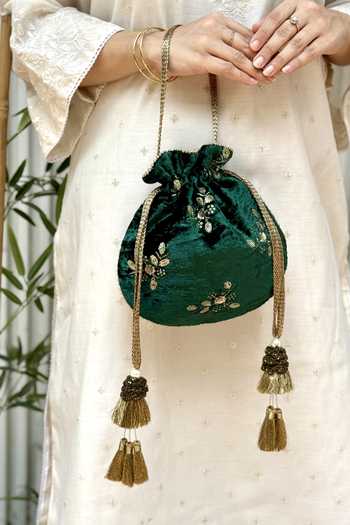 AMYRA Ras Velvet Embroidered Potli 