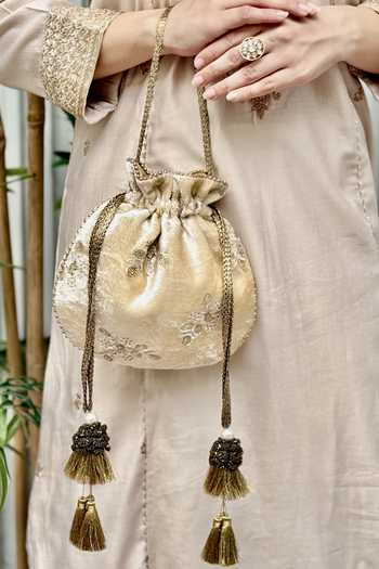 AMYRA Ras Velvet Embroidered Potli 