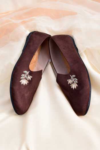 Around Always Jalaj Embroidered Juttis 