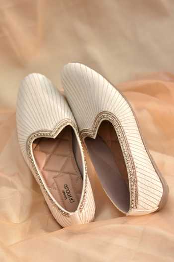 Around Always Shaurya Stitched Juttis 