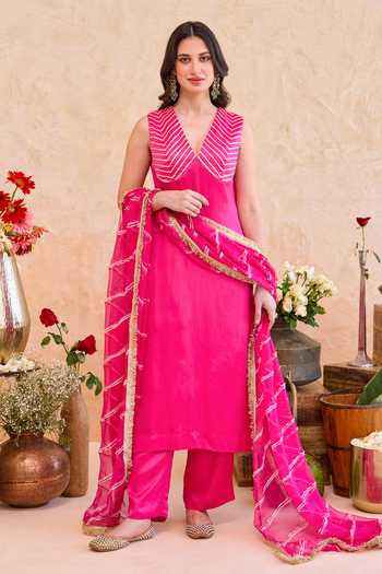 Taro Aarzoo Gota Patti Chevron Pattern Kurta Set