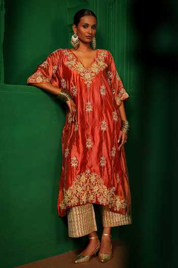 Charu Makkar Helen Aari Embroidered Kurta & Pant Set 