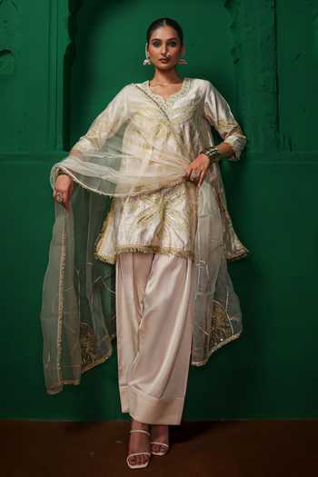 Charu Makkar Saira Zardozi Work Kurta Set 