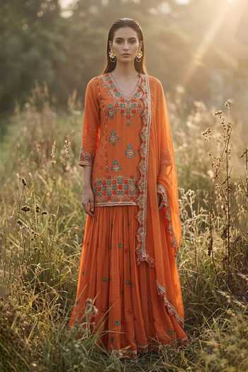 Basanti Kapde aur Koffee Imperial Amber Phulkari Sharara Set 