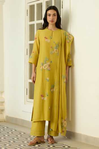 Vaayu Marigold Floral Applique Work Kurta Set 
