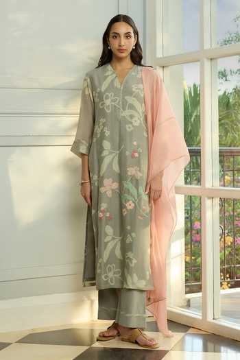 Vaayu Slate Thread Embroidered Kurta Set 