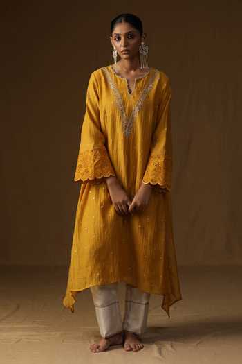 Arpita Sulakshana Sakhi Noor Swarn Kurta Set 