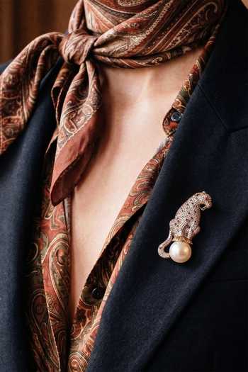 MRJEWELS Panther Pearl Embellished Brooch 