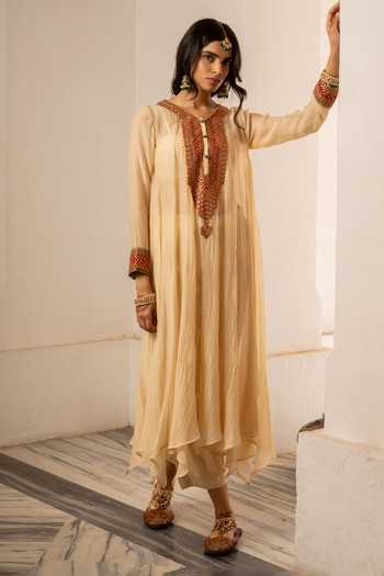 Nimbu Mirchi Zainab Embroidered Kurta & Pant Set 