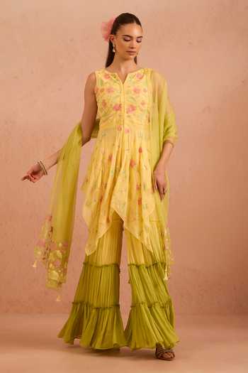 Tarini Vij Naazgul Embroidered Kurta Set 