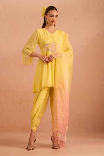 Tarini Vij Naazra Embroidered Kurta Set 
