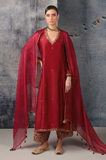 Label Niti Bothra Mehrang Maroon Applique Kurta Set 