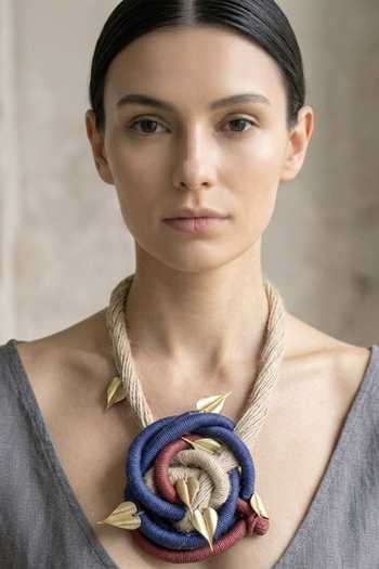 Zaza By Somya The Threaded Bloom Pendant Necklace 