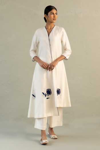 Charkhee Placement Embroidered Kurta Pant Set 