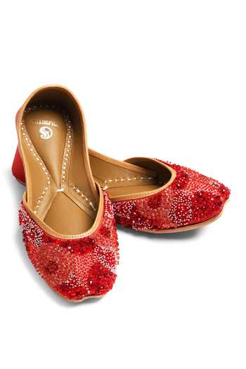 Shilpsutra Ruby Cascade Embroidered Juttis 