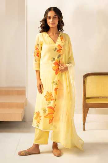 AM by Anita Mittal Zoya Floral Embroidered Cotton Kurta Set 
