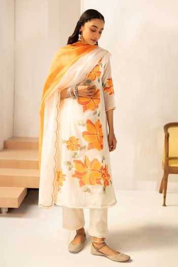 AM by Anita Mittal Zoya Embroidered Straight Kurta Set 