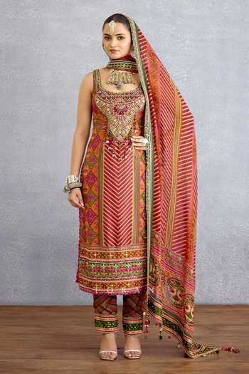 Torani Rangili Sahithi Kurta Set