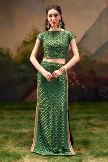 Muskann Kapadiaa Rajeshwari Bandhani Woven Top & Skirt Set