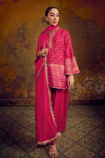 Muskann Kapadiaa Shakti Banarasi Bandhani Woven Kurta Set