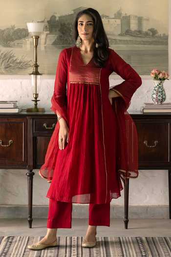 Trendy Tokari Gathered Embroidered Kurta Set