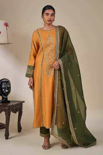 Masaba Meetha Paan Pataka Embroidered Kurta Set 