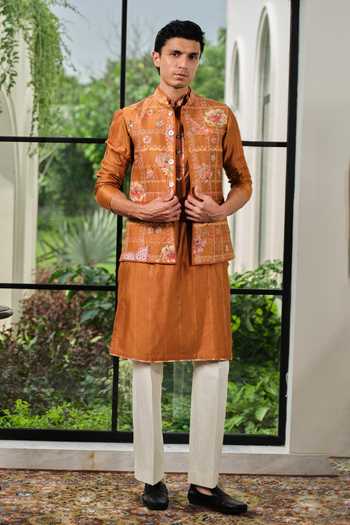 Mahima Mahajan Mizan Embroidered Bundi & Kurta Set 