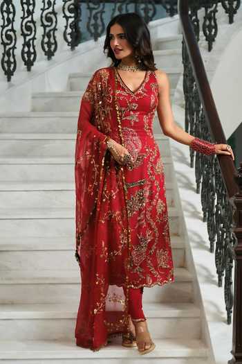 Mahima Mahajan Shifa Baroque Embroidered Kurta Set 