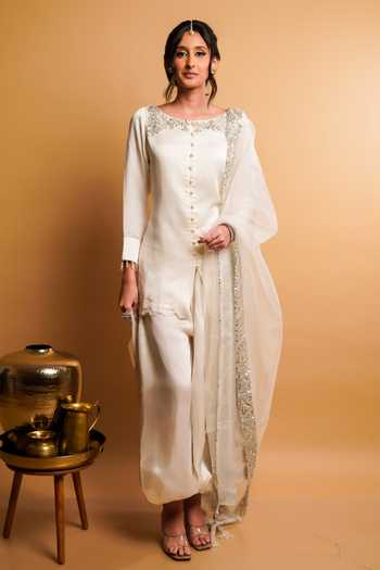Rayasha Khan Serein Neckline Embroidered Kurta Set 