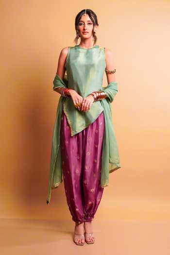 Rayasha Khan Mirelle Border Embroidered Kurta Set 