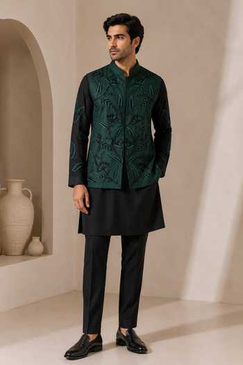 Varoin Marwah Embroidered Bundi & Kurta Set 
