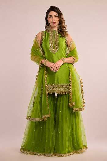 Saina Kapoor Embroidered Kurta Set 