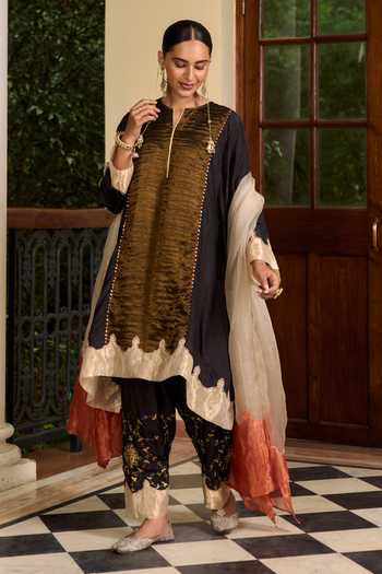 TA’Assur Hand Embroidered Kurta Set 