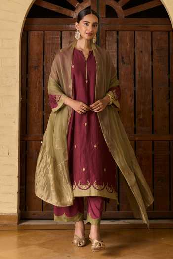 TA’Assur Embroidered Kurta Set 