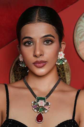 Cao Jewellery Floral Embellished Pendant Necklace Set 