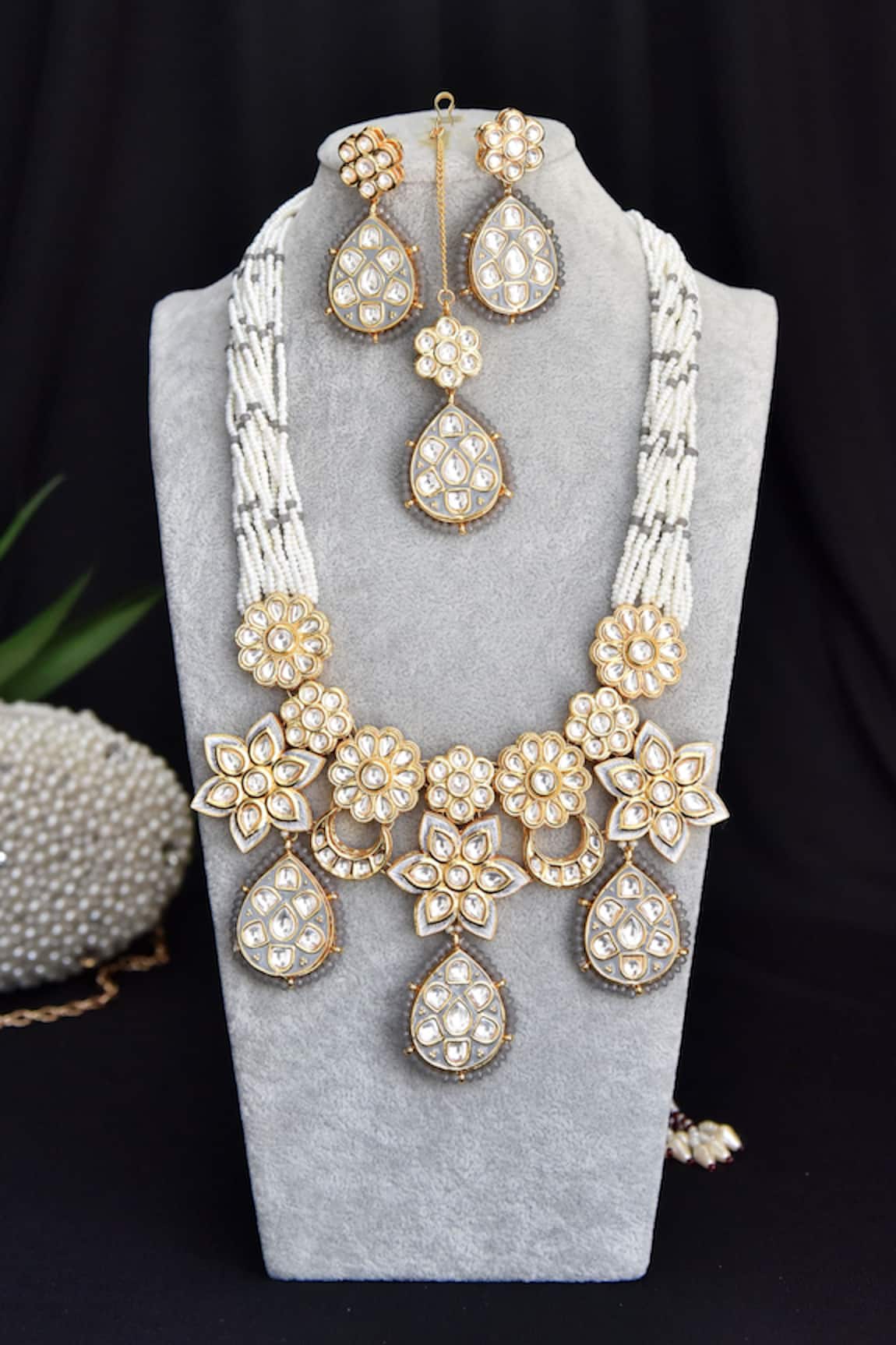 SWABHIMANN Kundan Embellished Necklace Set