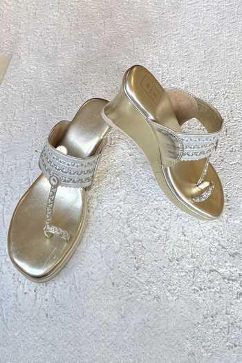 Sandalwali Aishwarya Metallic Kolhapuri Wedges