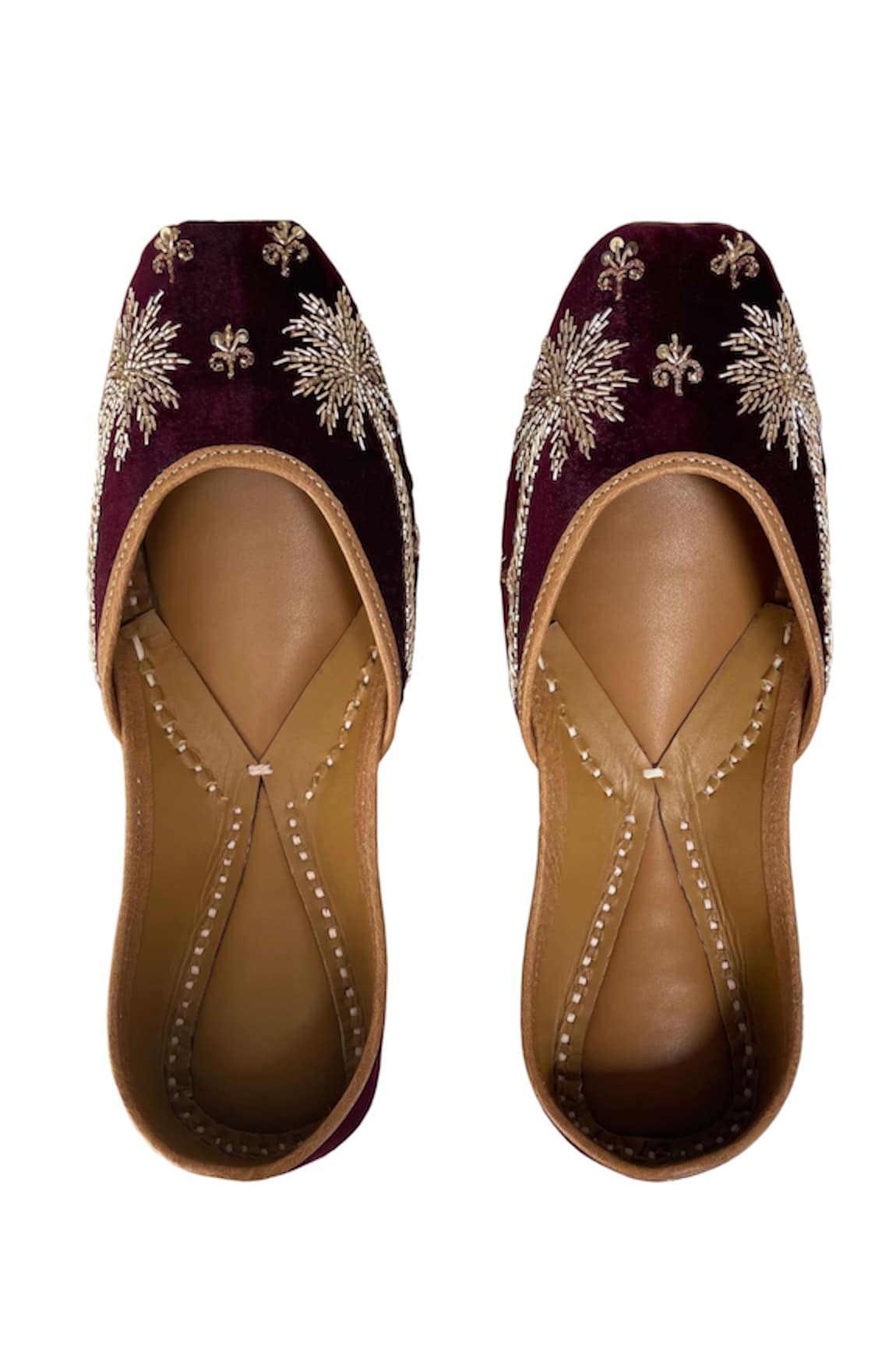 Kurrbat Palm Velvet Embroidered Juttis