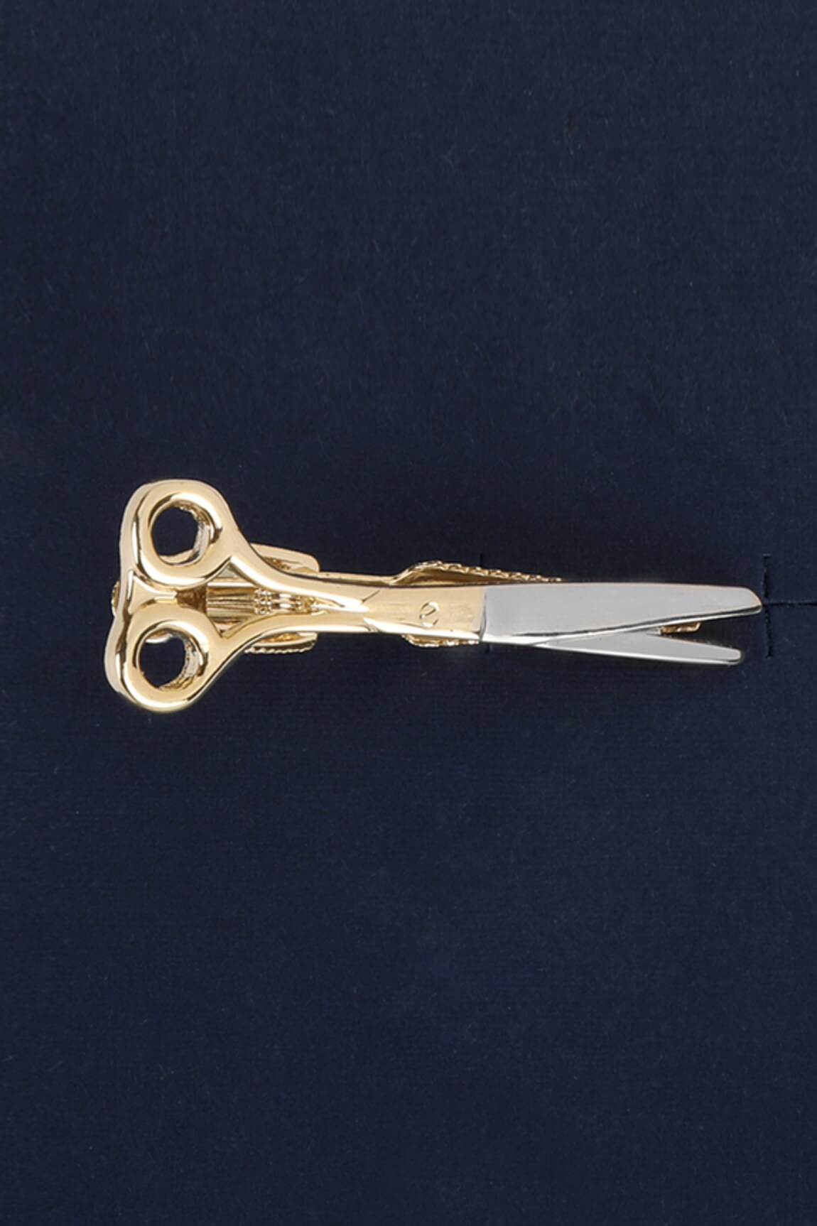 Closet Code Scissor Tie Bar