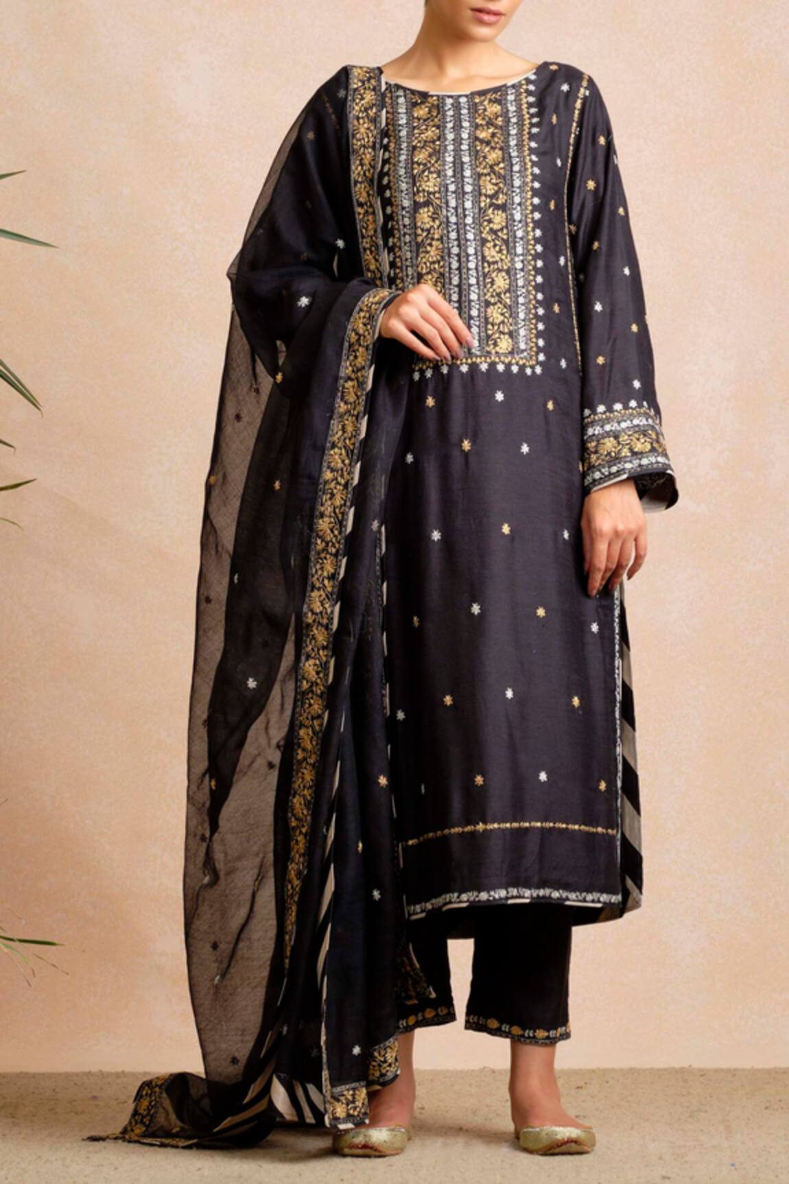 Sue Mue Embroidered Kurta Set